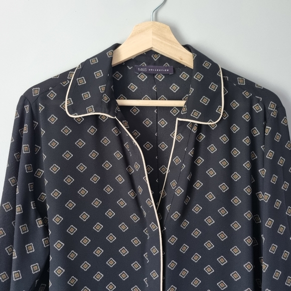 MARKS AND SPENCER COLLECTION Black Patterned Shirt Covered Buttons Wide Cuffs 14 - Picture 2 of 16